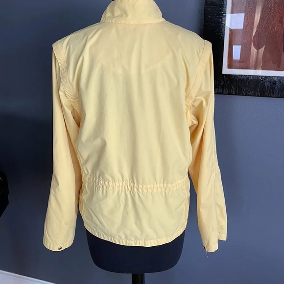 Izod buttercream mesh lined drawstring back convertible to vest golf jacket. Med - Picture 4 of 11